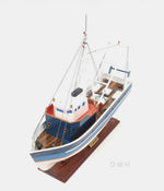 French Shrimp Catcher La Confiance – Wooden Replica Model Boat – 21 Inch