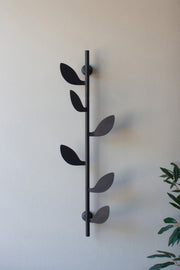 Decorative Iron Leaf Wall Rack – Nature-Inspired Hook Rail