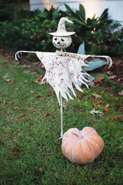 Distressed metal scarecrow accent