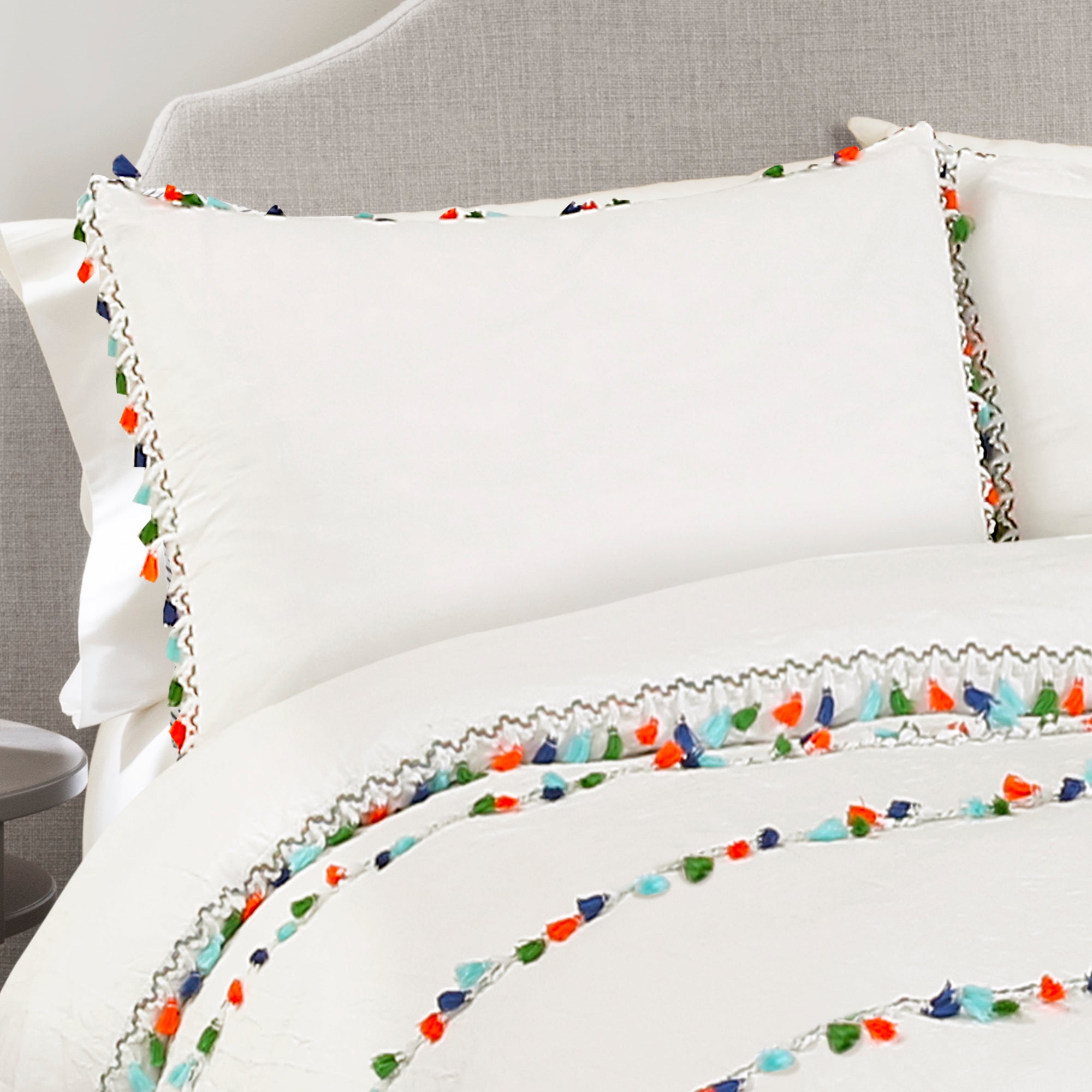 White deals tassel comforter