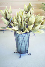 Kalalou CHE1287 Galvanized Pot with Rustic Iron Frame